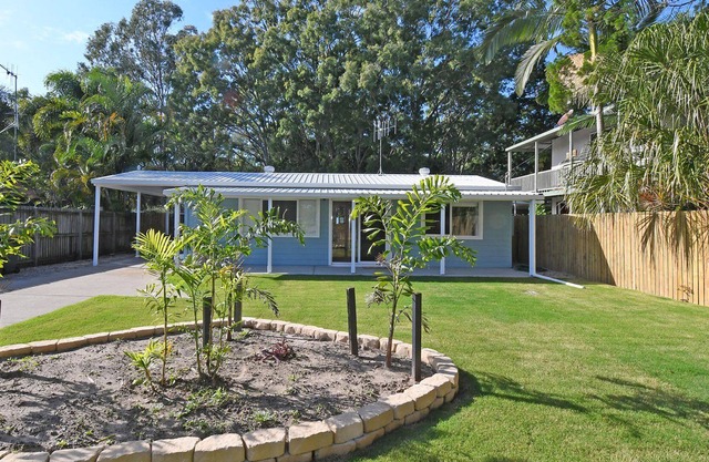 Just Beachy - 2BR - Close to Beach - WIFI - Renovated