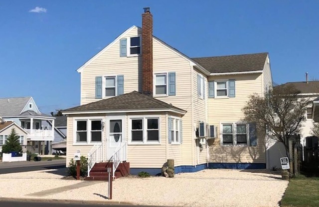 Just moments from the Causeway Bridge this charming spacious five-bedroom – 2.