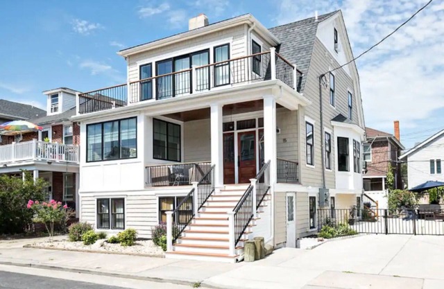 Just redone, 1 1/2 block from Ventnor beach
