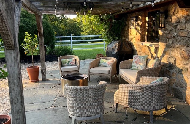 Just Renovated 1 Bedroom Cottage on Bernardsville Mountain