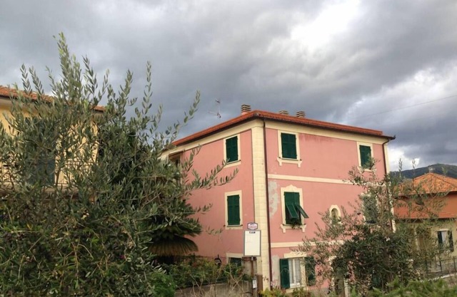 Just renovated flat, near the sea. Ver nice!