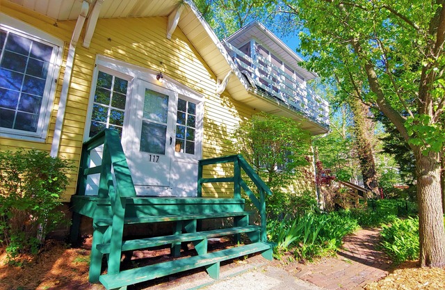 Just Steps to the Sands of Lake Michigan! Sleeps 18