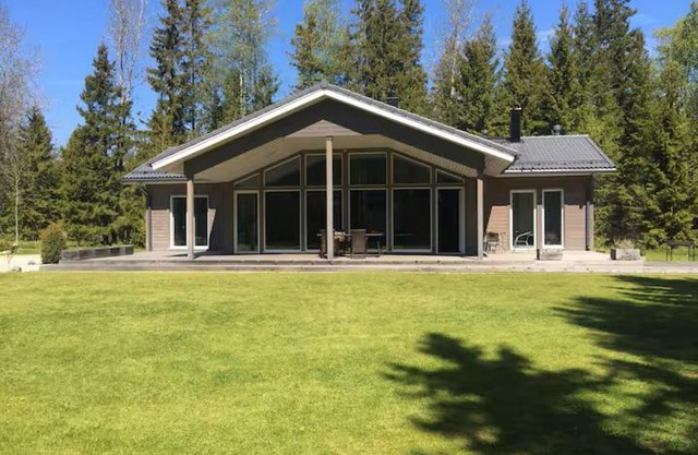 Justi Holiday House