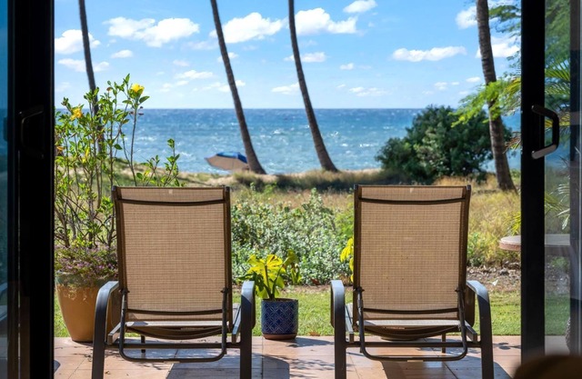 K B M Resorts: Maui Hale-1470, Beach Front House, 3 Bedroom, On the Sand, Sleeps 10+, Perfect for Families, L'occitane, Privacy, Includes Rental Car!