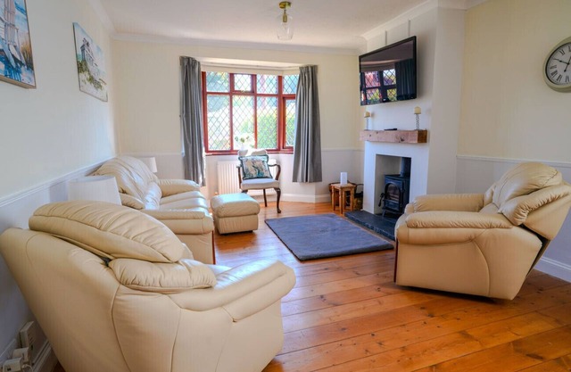 K Suites - Cozy Rural 3 bed House w/free parking