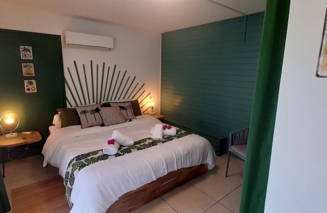 Kalaoula Àterre-sainte, 3 Chambres, Jardin Cosy, Jacuzzi, à 5mn de la Plage