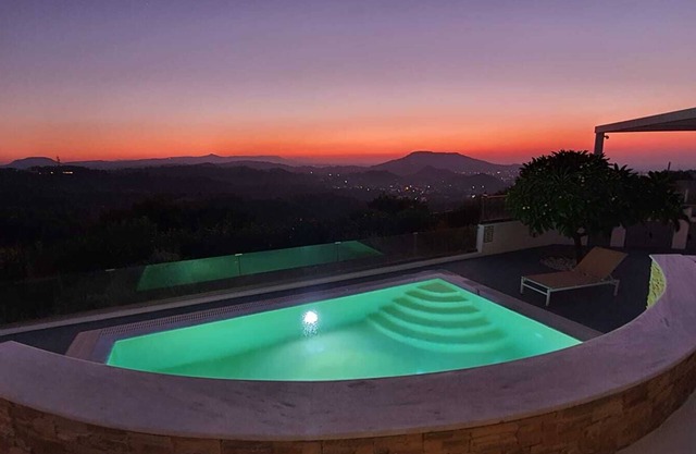 KALITHEA-HILLS VILLA IN RHODES TOWN x 8 to 12 (pool & sea view)