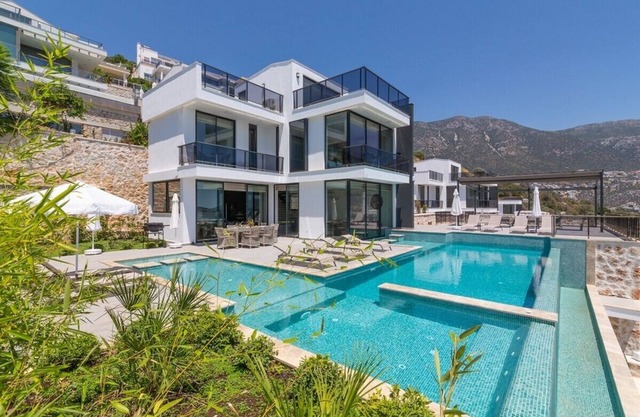 Kalkan Kalamar Deniz Manzaralı 5+1 Lüks Villa