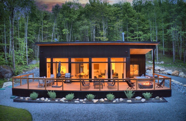 KALLM - Mont-Tremblant Chalet, with Hot Tub, Pond and beach on 7 acre estate