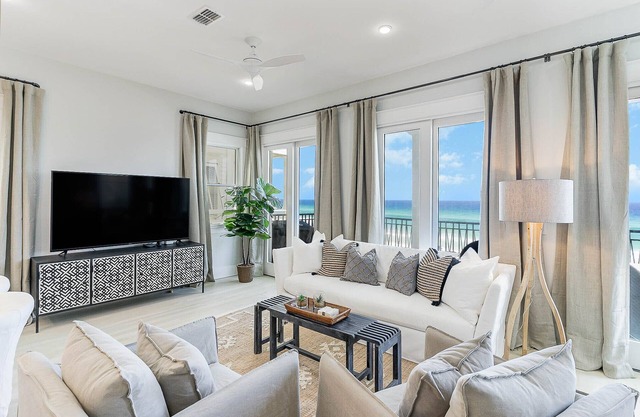 "Kamps Baai" Beachfront House, Golf Cart, Pool, Miramar Beach, Frangista Bch