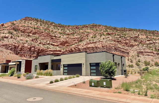Kanab, Utah Luxury Family Home with Rooftop Deck for Incredible Stargazing! Bryc