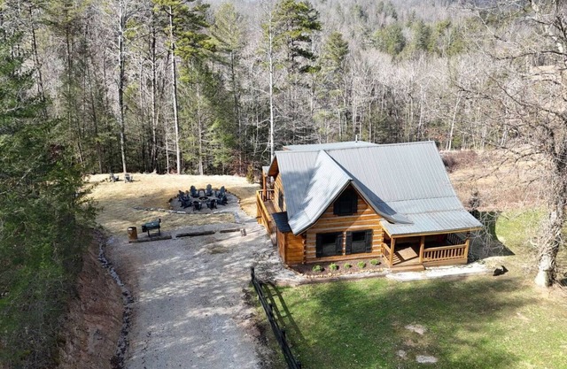 Karaoke, Hot Tub, 1G WiFi - The Rock House - LUX