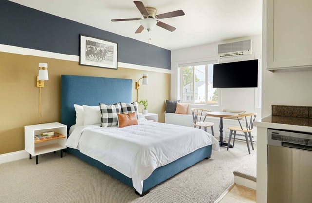 Kasa Del Ray | Walkable Potomac Neighborhood, Full Studio | Alexandria