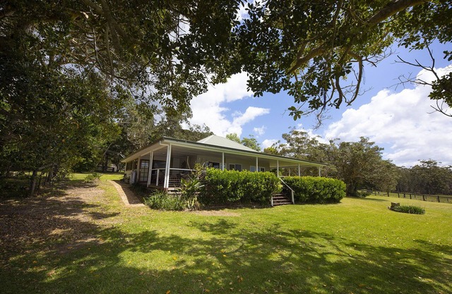 Katandra Homestead Old world charm on lakefront