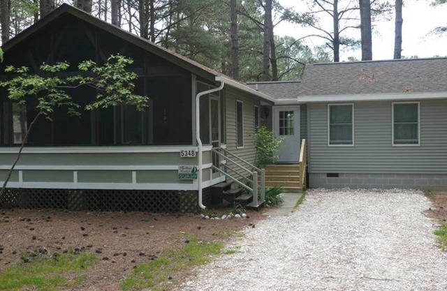 Kate's Cottage - Nice location, large screened porch. NO LINENS & TOWELS