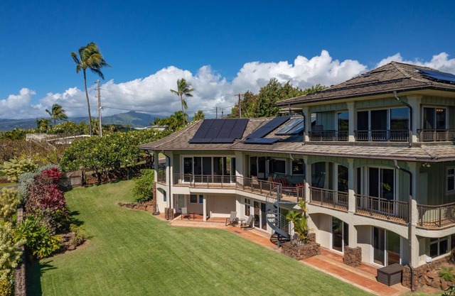 Kauai Luxury home, Private Pool & Spa, walk to the beach, restaurants and shops