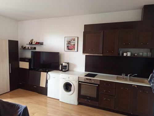 Kazanlak CENTRAL Studio Apartment Guesthouse Flat, Glorious Views & Free Parking! Self Check-in, Super place !