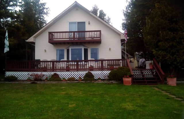 Kelly Cottage - Lake Michigan - Enough Room for the Entire Family. Pet Friendly