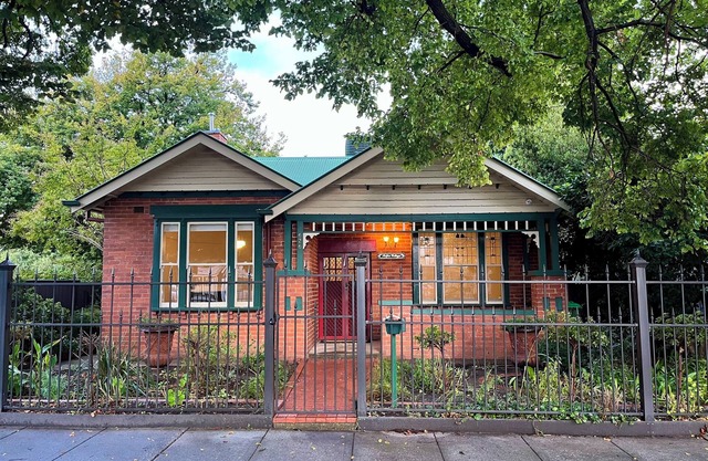 Kelpie Cottage! 1930s Beauty. Central luxury
