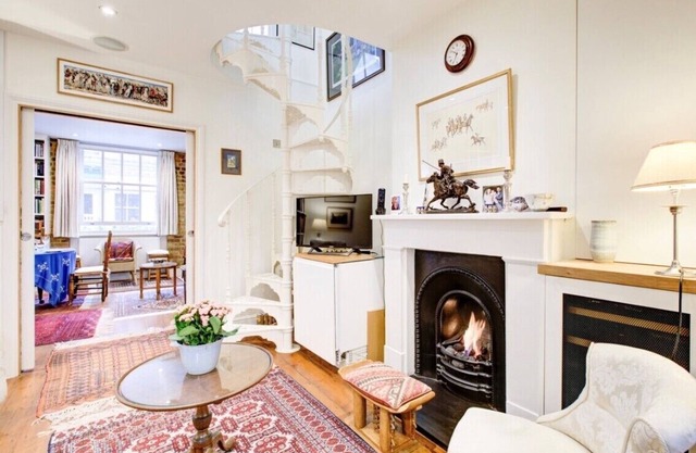 Kensington Mews: 2 Bed Maisonette - Roof Terrace