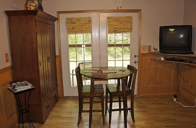 Kentucky River Cottages ~ 3rd Floor Suite ~ On The Bourbon Trail!