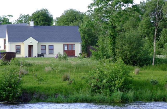 Kesh Lakeside Cottage