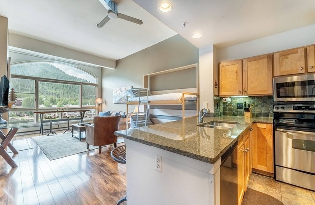 Keystone Lake & Mountain Views from Private Patio & Easy Access to Activities