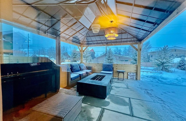 Keystone Retreat: Gated House, Hot Tub, Firepit, Fenced Yard for Furry Friends