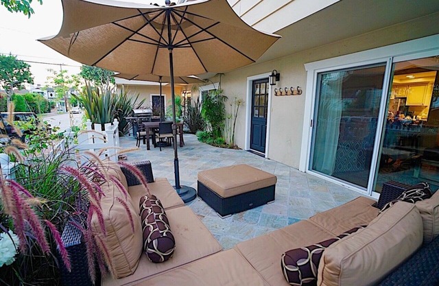 Kick back on Large Patio Close Beach & Village Garage
