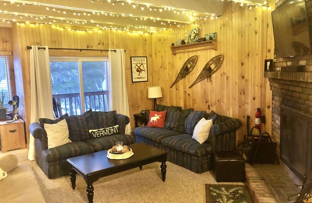 Killington 4BR-4BA Townhouse Midway on Access Road- 2 Miles from Lifts