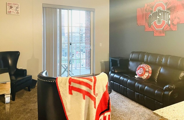 King Bed Downtown w/OSU theme