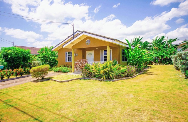 King bed, fully A/C, pool, BBQ, near beaches, free washer/dryer - video tour
