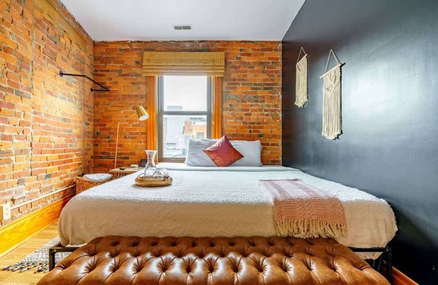 King Bed – Short North – Convention – Free Parking