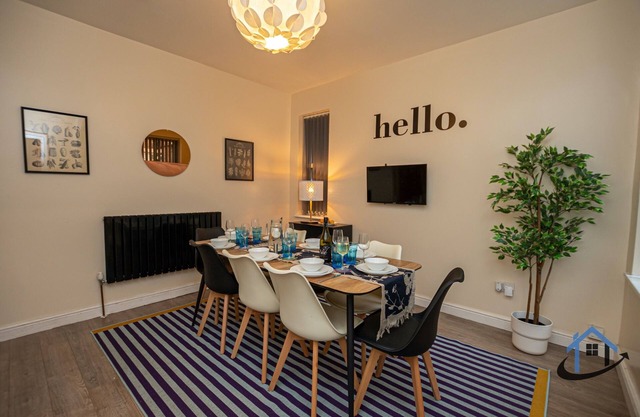 King beds, workspace, corporates, parking, sleeps 10n