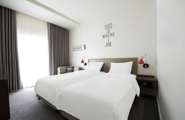 King Room Near Civil Defance Downtown by E R