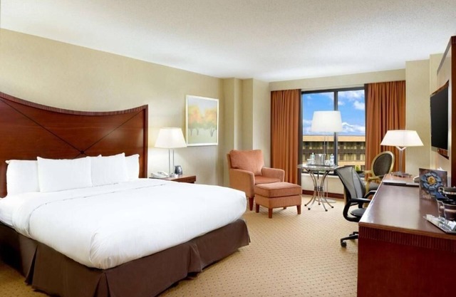 King Room Near Hilton Gift Shop WDC