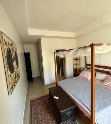 King's Lair, Embassy suite of Almadies