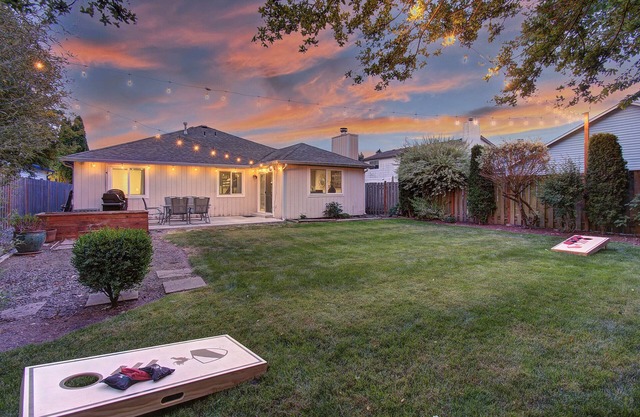 King Suite family friendly house 15 mins to PDX