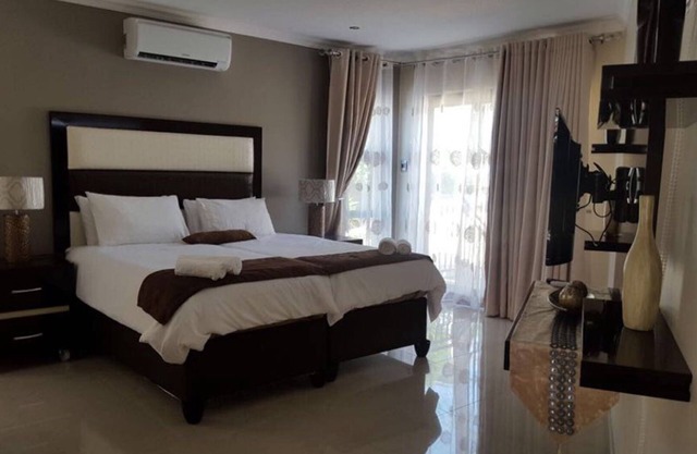 King Suite [Pool View]