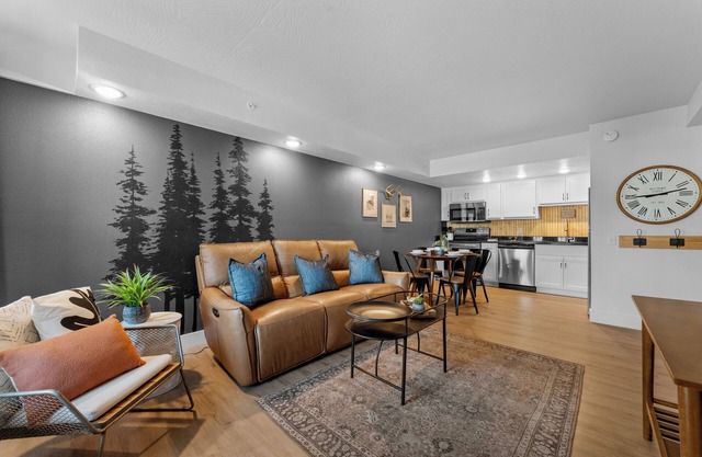 King Suite w/Pool 2 min to Branson Landing