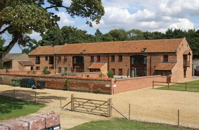 Kingfisher Barn, Sleeps 10+2 (5 Bedrooms)