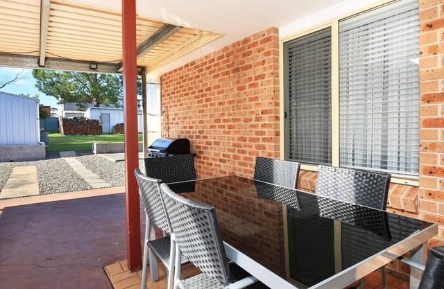 Kingfisher - Pet-Friendly - 10 Min Walk to Beach