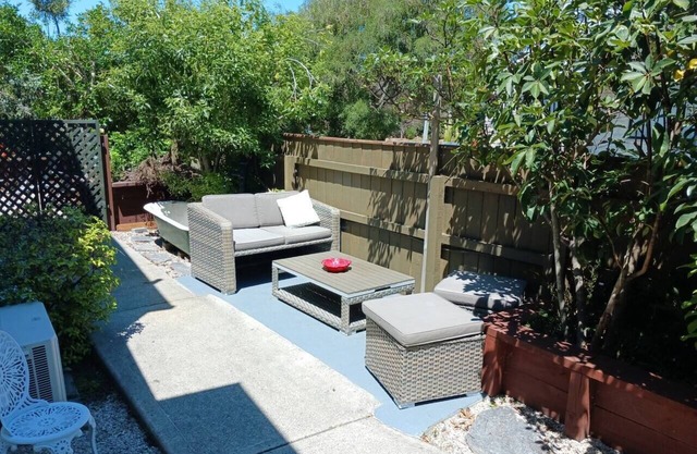 Kingfisher Spacious Private Studio