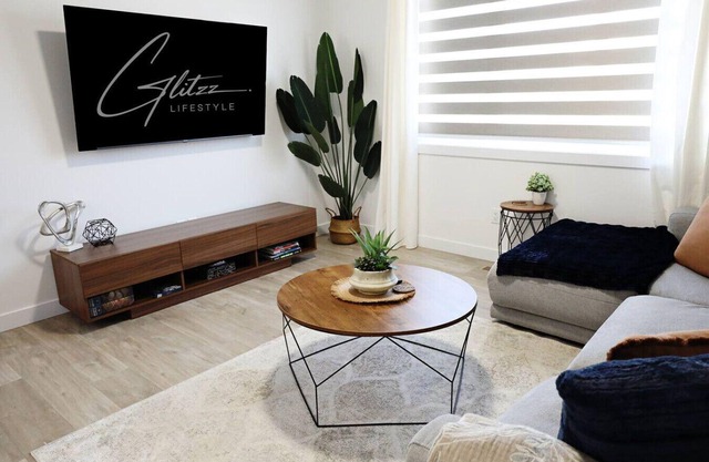 Kinglet 4BR Getaway |A/C|Garage|Near WEM|Disney+