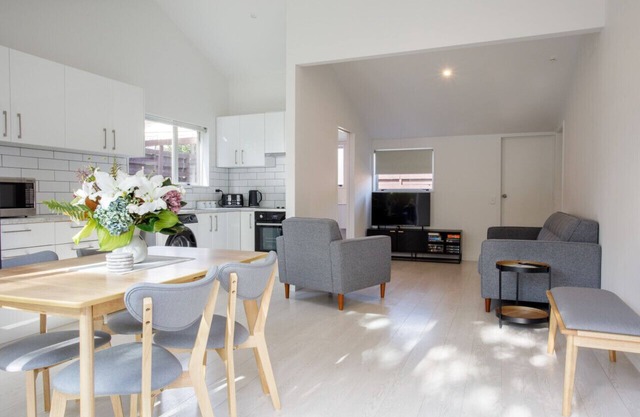 Kings Companion two bedroom apartment close to town