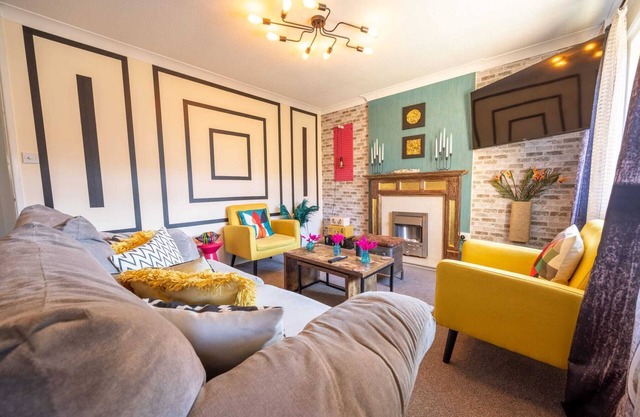 Kingsholm Sunny Vibes: 2 Bedrooms, Stadium, Free Parking, Garden