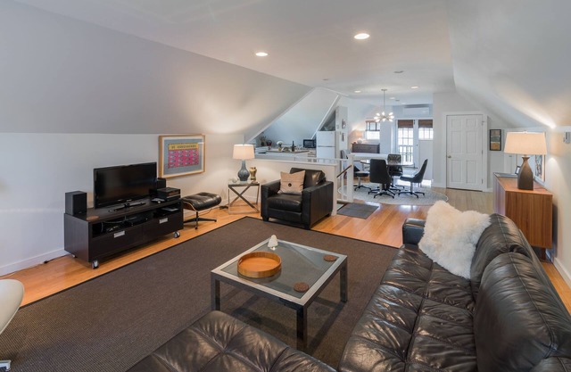 Kingston Carriage House Loft Apartment