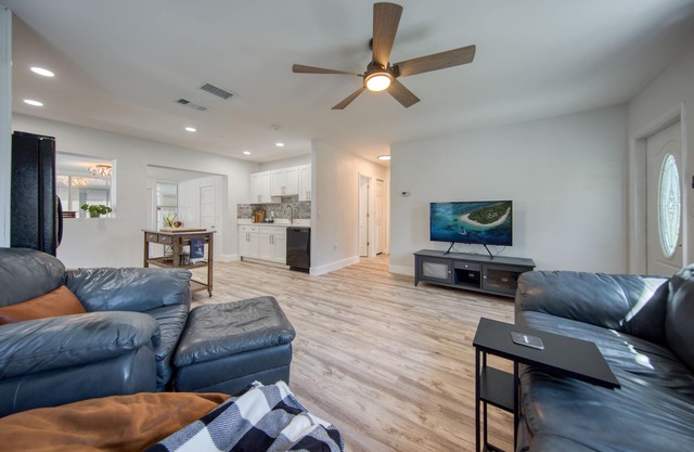 Kingston - House in St. Petersburg. Close to downtown & the beach! Dog friendly