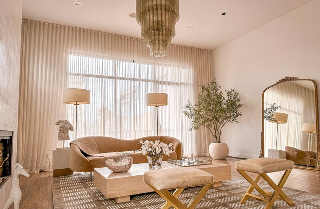 Kirby Haus · Modern Luxury · West U· RiceVillage · sleeps16 ·3900sqft ⭐️⭐️⭐️⭐️⭐️