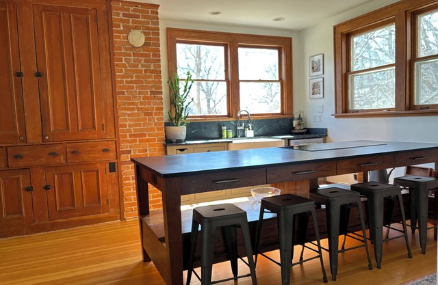Kirkwood Manor - a retreat near downtown IC